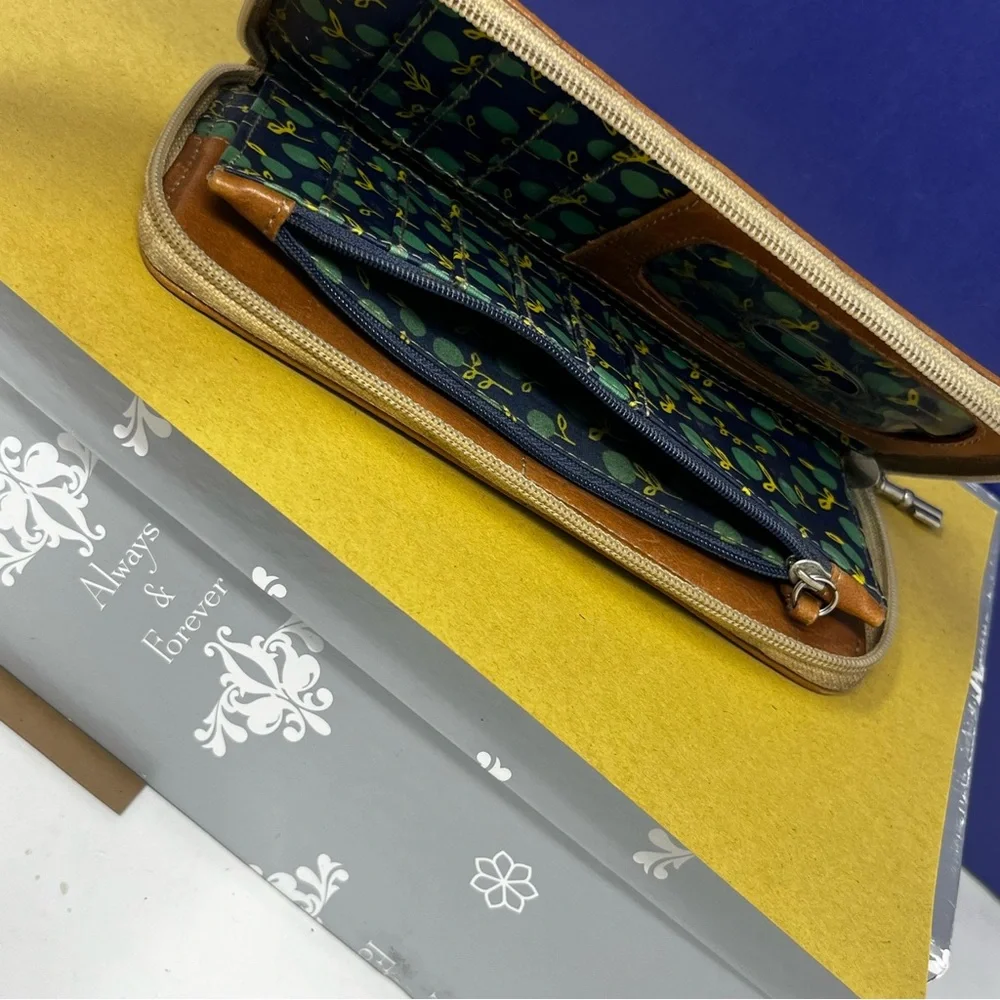 Fossil Key-per Zip Around Continental wallet